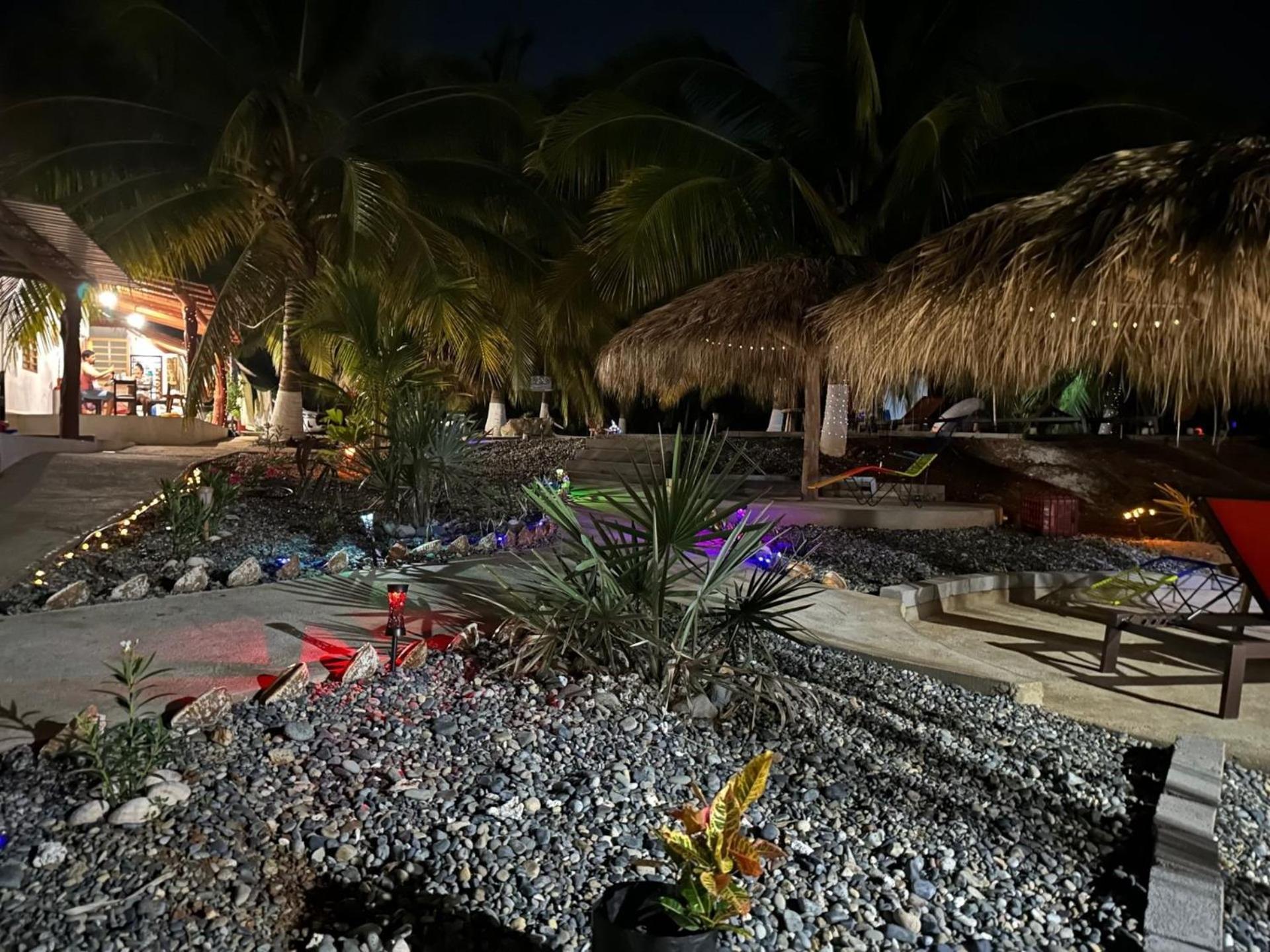 Casa Las Palmas Playa La Saladita Сиуатанехо Экстерьер фото