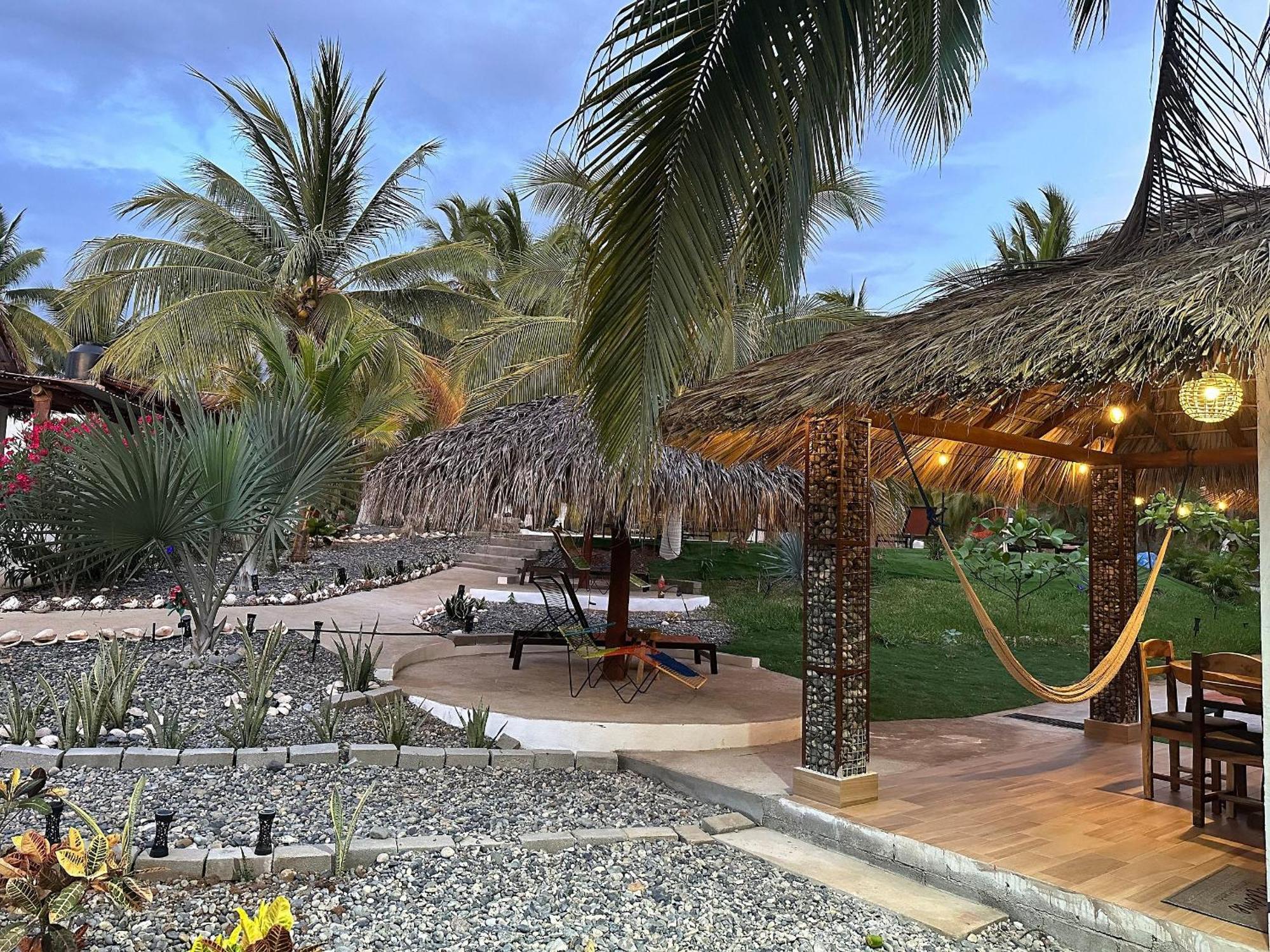 Casa Las Palmas Playa La Saladita Сиуатанехо Экстерьер фото